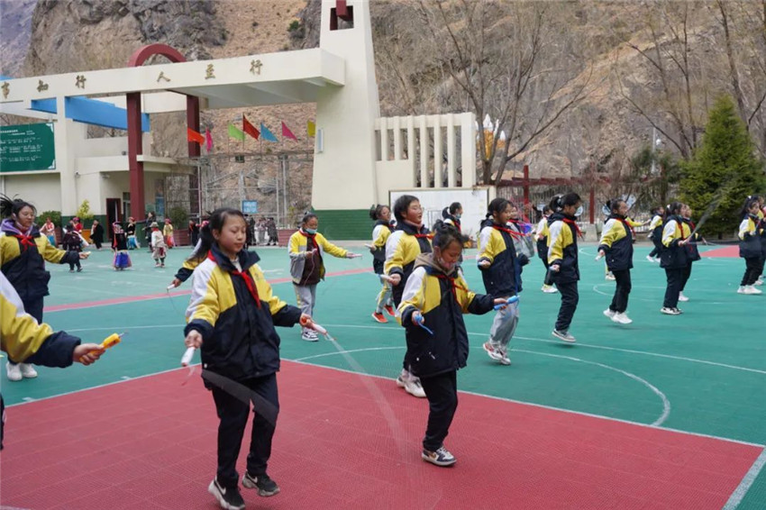 六年級的同學們.jpg 六年級的同學們.jpg